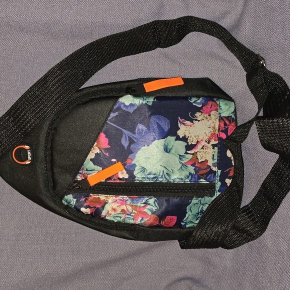 Flowered CrossBag - Picture 4 of 5